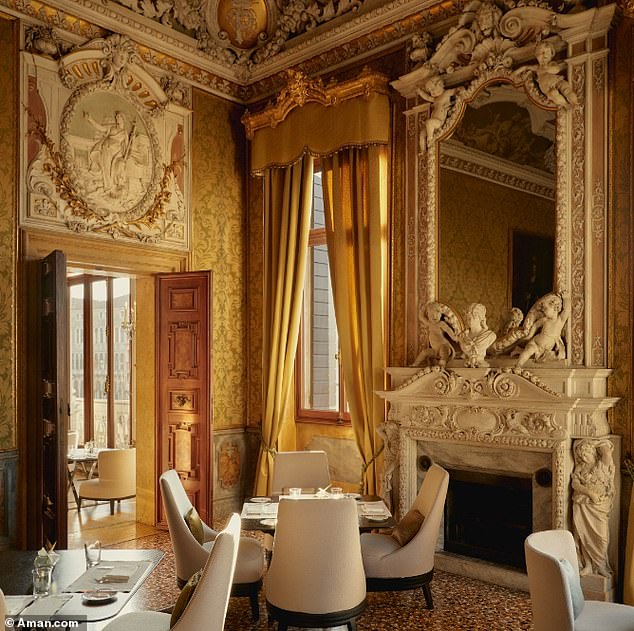 Tất tần tật bên trong Tất tần tật bên trong