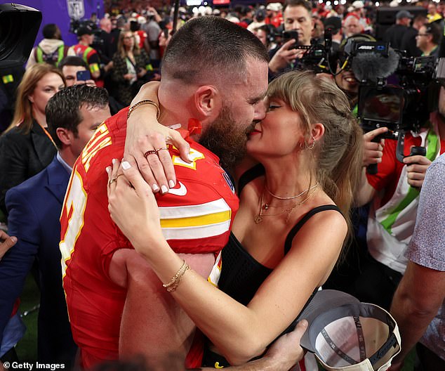 Dòng chú thích bí ẩn dưới bài đăng cầu hôn của Taylor Swift: