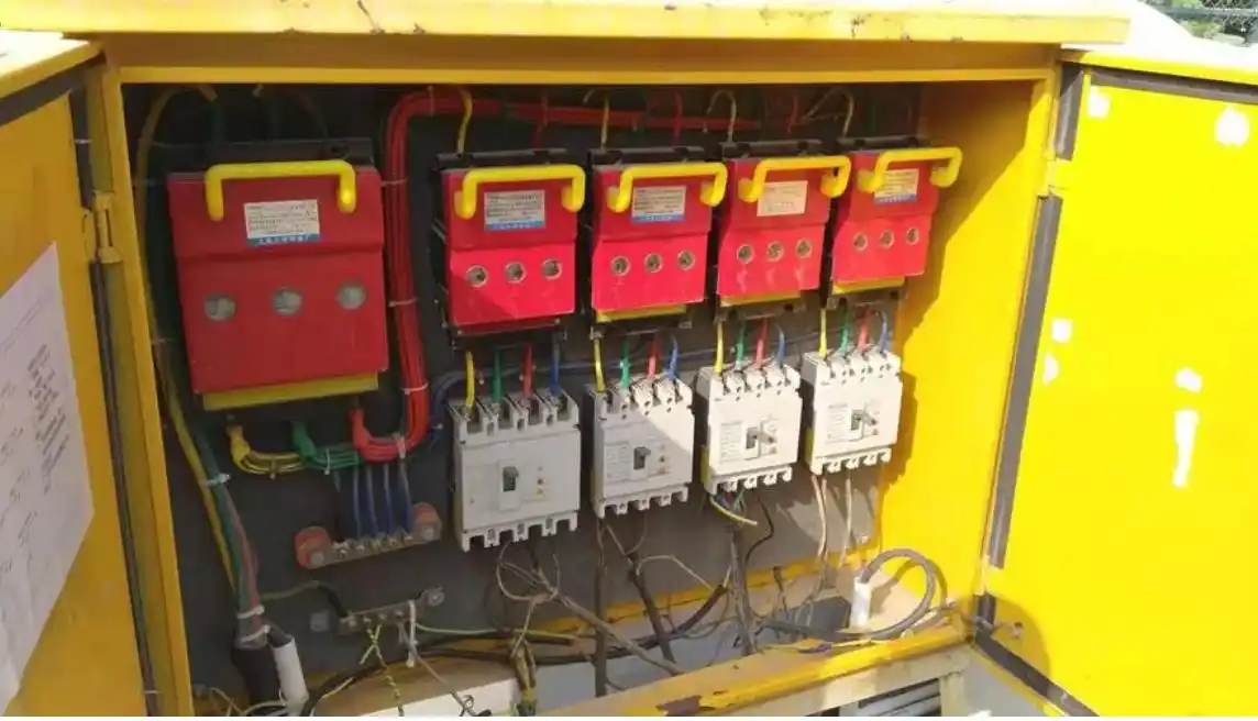 Nhận được hóa đơn 70 triệu đồng tiền điện chỉ trong 1 tháng, người đàn ông nhờ thợ điện cắt 3 sợi dây: Phát hiện sự thật không ngờ- Ảnh 1.