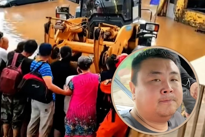 "Người hùng" dùng gầu xúc đất của máy ủi cứu hơn 100 nạn nhân lũ lụt 9f05dd4b 8ee2 4b96 90d4 c427d533dffd183c7d3a 11042078 1754620485068 17546204854771368800508