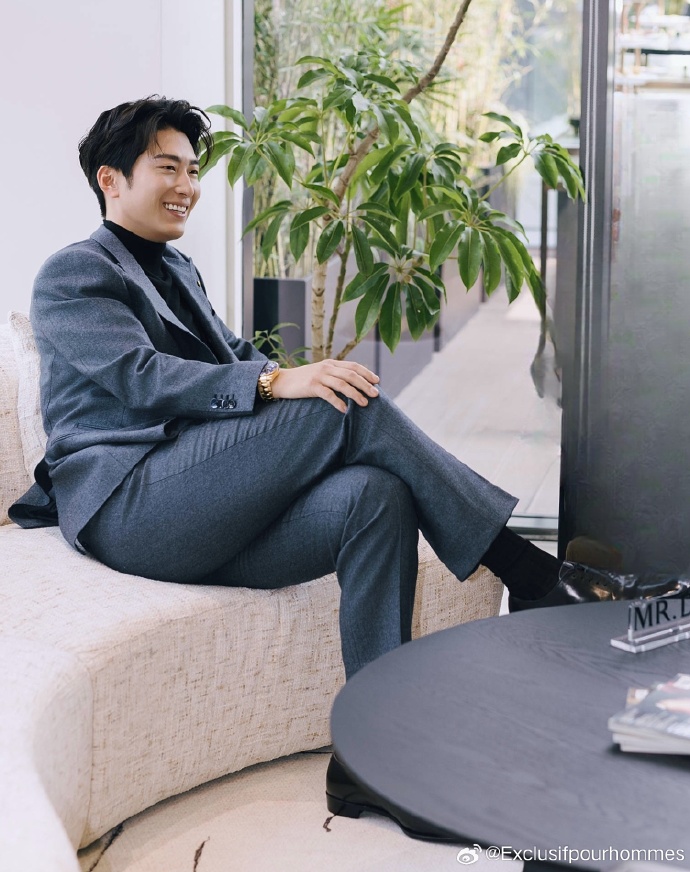 9f3a9c19gy1i728y3debsj215s1gtqm8-17625863301901596511454-1762597261590-17625972619711531479321 "Chồng nghèo" Đậu Kiêu lần đầu lộ diện, để lộ 1 chi tiết quan trọng giữa tin ly hôn ái nữ trùm sòng bạc Macau 9f3a9c19gy1i728y3debsj215s1gtqm8 17625863301901596511454 1762597261590 17625972619711531479321