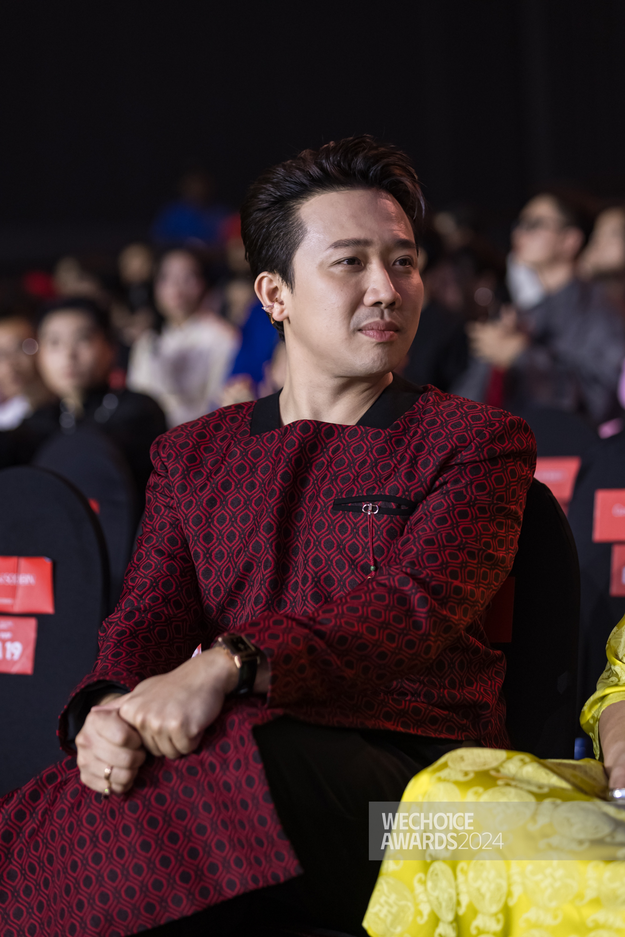 Trấn Thành bật khóc nức nở tại WeChoice Awards 2024, lý do là điều khiến cả nước xót xa- Ảnh 2. Trấn Thành bật khóc nức nở tại WeChoice Awards 2024, lý do là điều khiến cả nước xót xa- Ảnh 2.