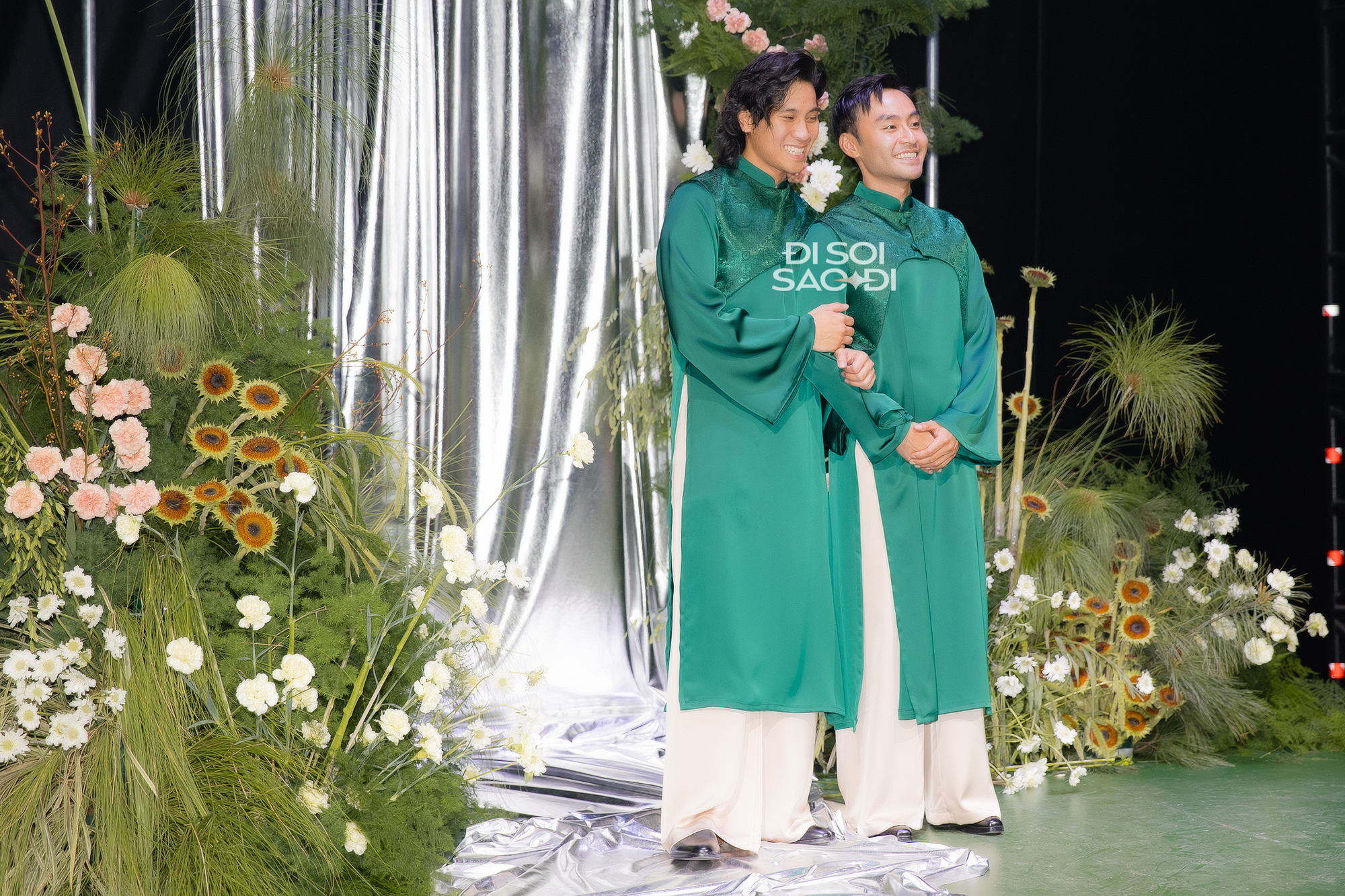 H'Hen Niê, Tiên Tiên và dàn sao Vbiz đổ bộ đám cưới đẹp như mơ của cặp đôi đồng giới hot Vbiz- Ảnh 3. H'Hen Niê, Tiên Tiên và dàn sao Vbiz đổ bộ đám cưới đẹp như mơ của cặp đôi đồng giới hot Vbiz- Ảnh 3.