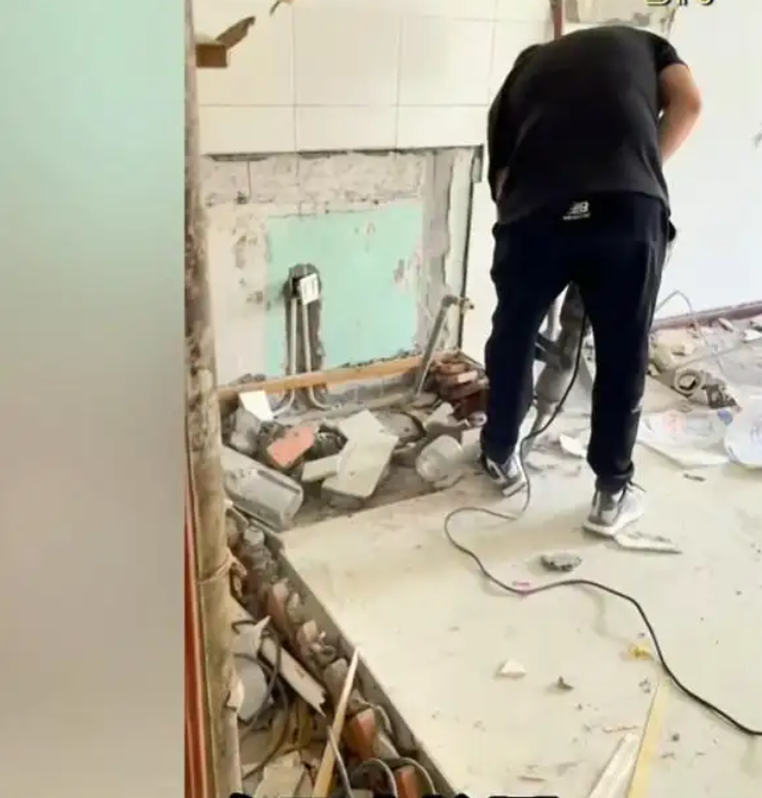 Người đàn ông phá 4 đoạn tường chịu lực để cải tạo căn hộ chung cư, hàng xóm lập tức báo công an: