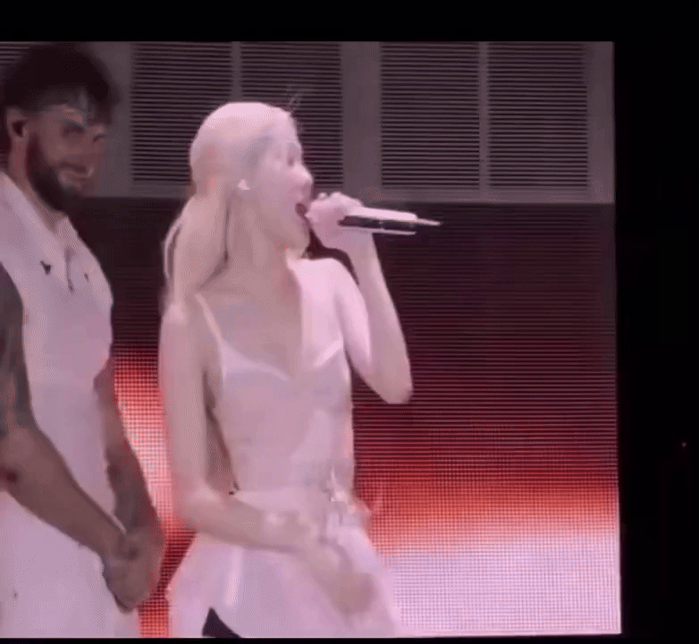 Jennie (BLACKPINK) kém chuyên nghiệp- Ảnh 1. Jennie (BLACKPINK) kém chuyên nghiệp- Ảnh 1.