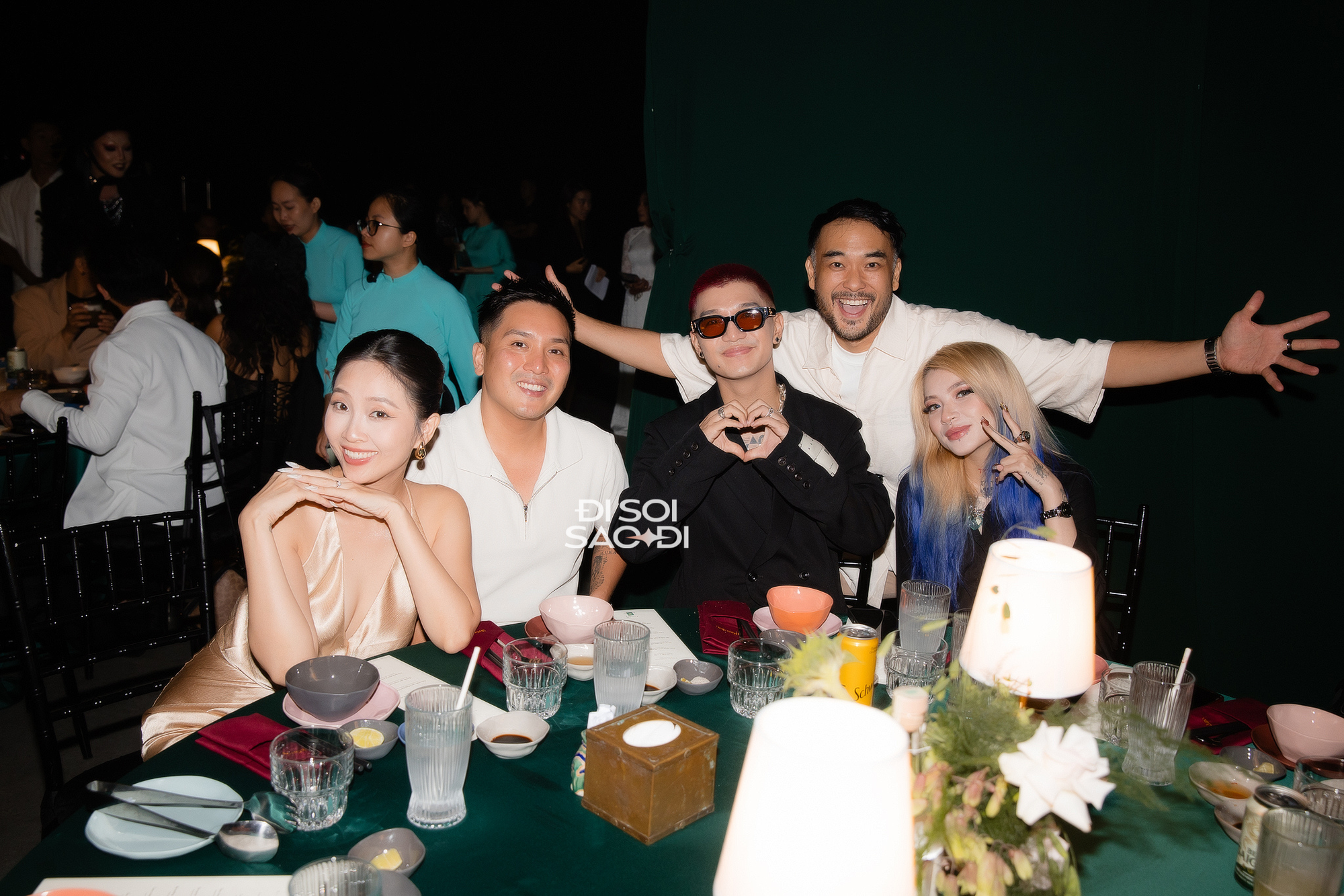 H'Hen Niê, Tiên Tiên và dàn sao Vbiz đổ bộ đám cưới đẹp như mơ của cặp đôi đồng giới hot Vbiz- Ảnh 10. H'Hen Niê, Tiên Tiên và dàn sao Vbiz đổ bộ đám cưới đẹp như mơ của cặp đôi đồng giới hot Vbiz- Ảnh 10.