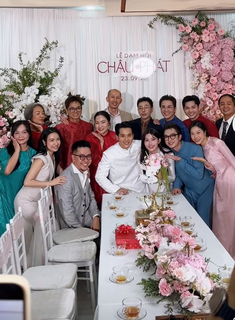 Á hậu Chế Nguyễn Quỳnh Châu và bạn trai Chủ tịch bí mật tổ chức lễ dạm ngõ- Ảnh 2.