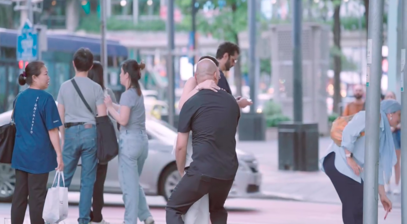 Nam nghệ sĩ Việt lộ hình ảnh tình tứ với một hot girl tại Thái Lan, lập tức xác nhận đã chia tay vợ 9x- Ảnh 1.