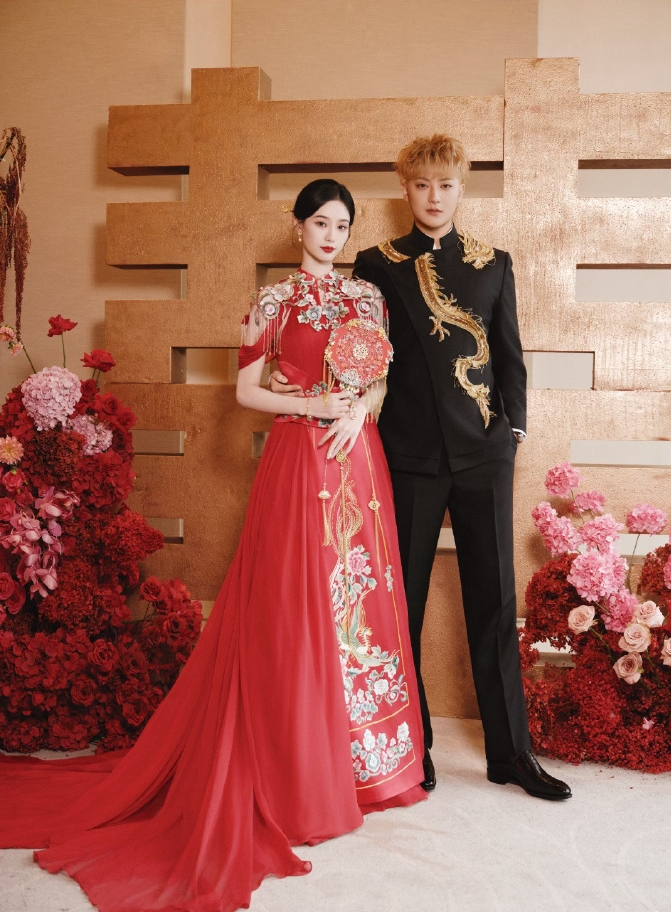 "Tóm dính" con trai đầu lòng của "anh sếp showbiz" và nàng thơ gen Z? a032b8cely1i6fqaj2deej20uk55ox6p 17607589667531661420297 1760772805052 17607728059511250087752