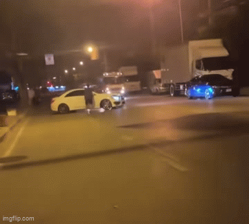 Mua ô tô cho bạn trai xong thì phát hiện bị