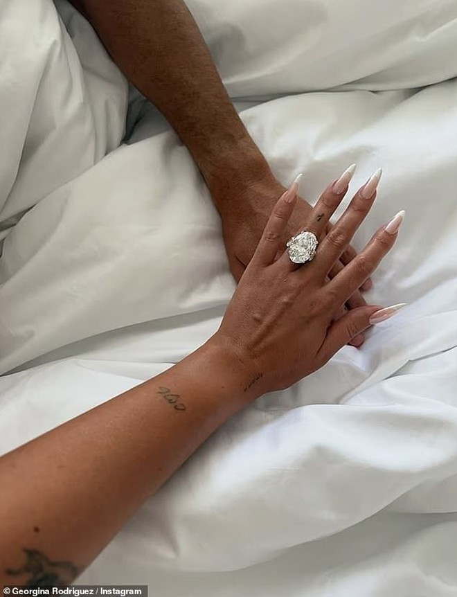 C. Ronaldo mất gần 10 năm để cầu hôn bạn gái- Ảnh 2.