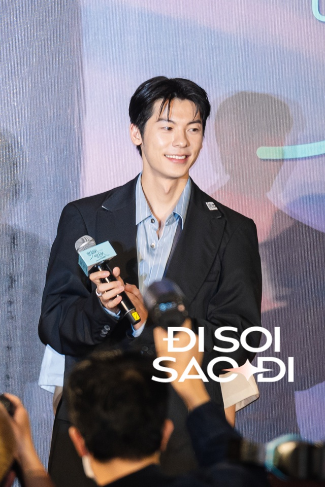 Hứa Quang Hán khoe visual đốt cháy cả thảm đỏ, nói