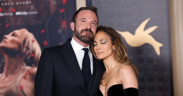 Ben Affleck thừa nhận cuộc ly hôn với Jennifer Lopez là đáng xấu hổ a1 4308 6980 1742973798000 174297379817786355164 0 0 338 645 crop 17429738548391862675458jpg