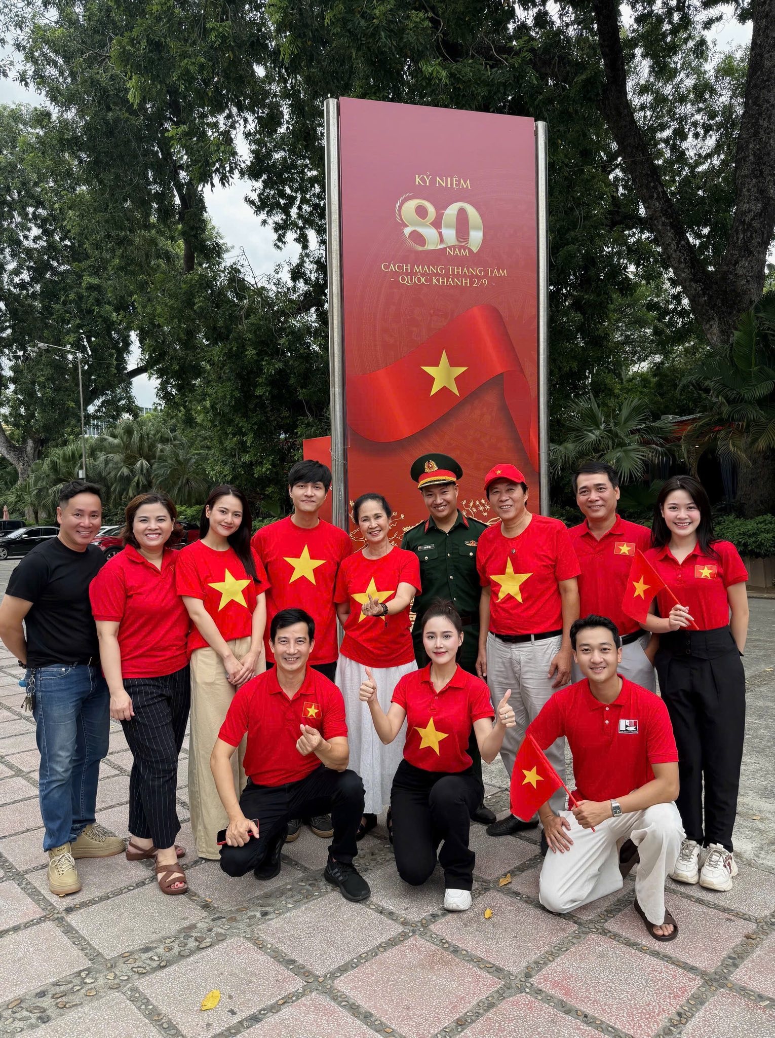 Bắt cận visual Hoàng Thuỳ Linh khi đi tập luyện diễu hành, có 1 hành động ghi điểm mạnh- Ảnh 6.