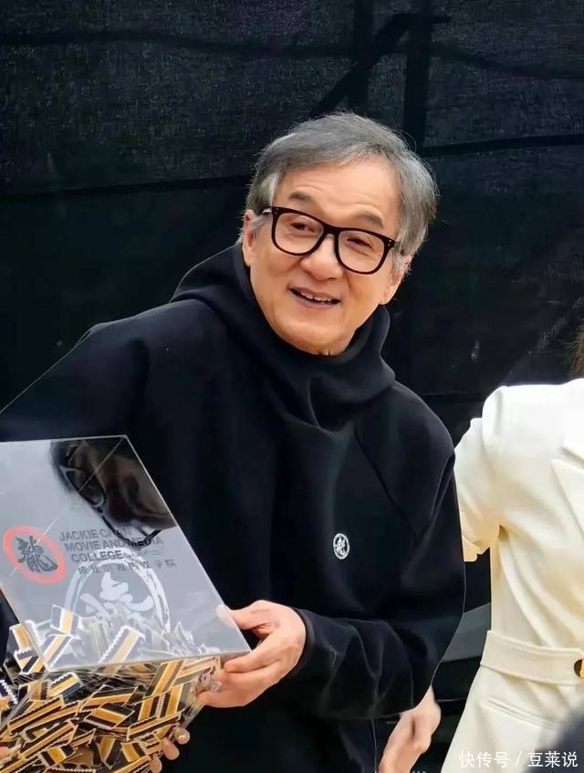 “Ông hoàng showbiz” vừa sinh ra đã trở thành hiện tượng thế kỷ- Ảnh 2.