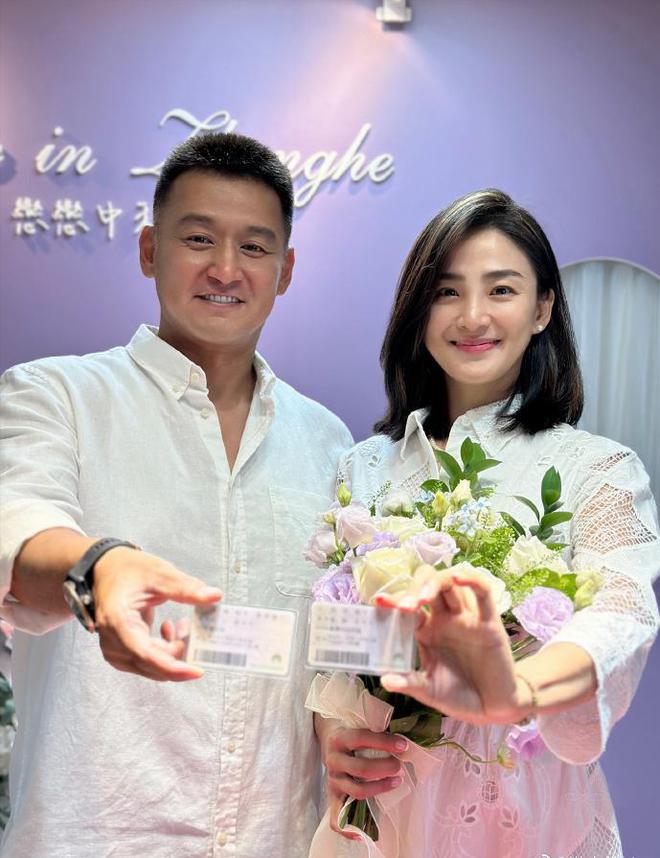 “Mẹ bỉm” số hưởng nhất Cbiz: Chồng từ chức chủ tịch để chăm vợ mới sinh- Ảnh 2.