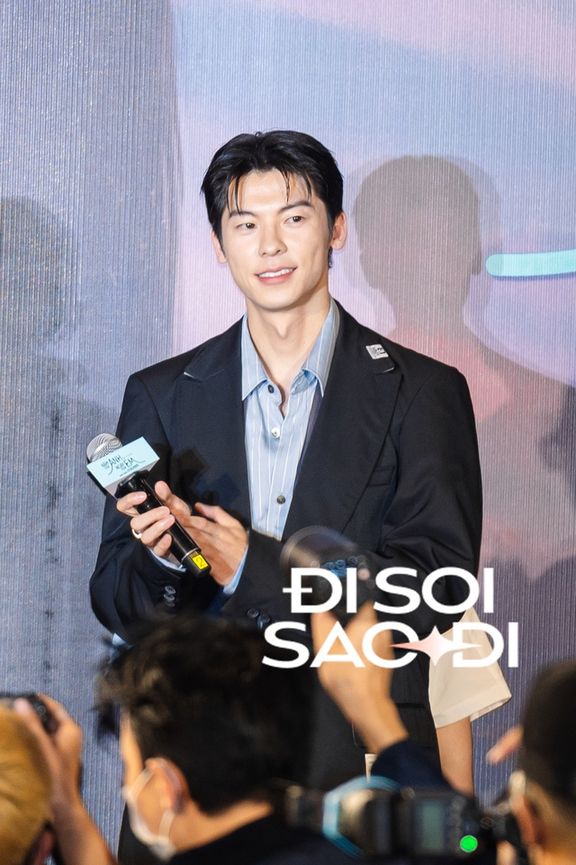 Hứa Quang Hán khoe visual đốt cháy cả thảm đỏ, nói