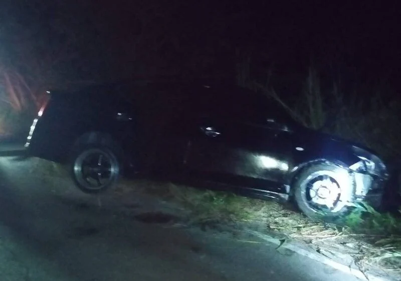 Ô tô lao xuống kênh, 4 người tử vong: Người dân mở cửa xe để hỗ trợ rồi chứng kiến cảnh ám ảnh- Ảnh 1.