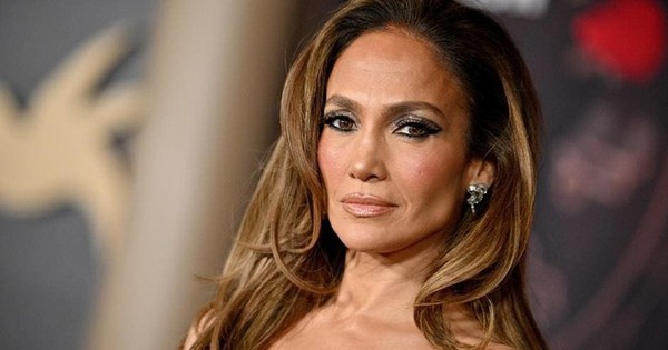 Jennifer Lopez tức giận 26 Jennifer Lopez tức giận a2 6710 5045 1741358233236 17413582333671707352263 0 0 338 645 crop 1741358355755127791449jpg