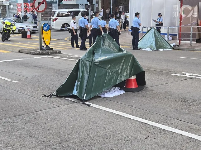 Hiện trường thảm khốc vụ đạo diễn Đường Giai nhảy lầu tự tử- Ảnh 1.