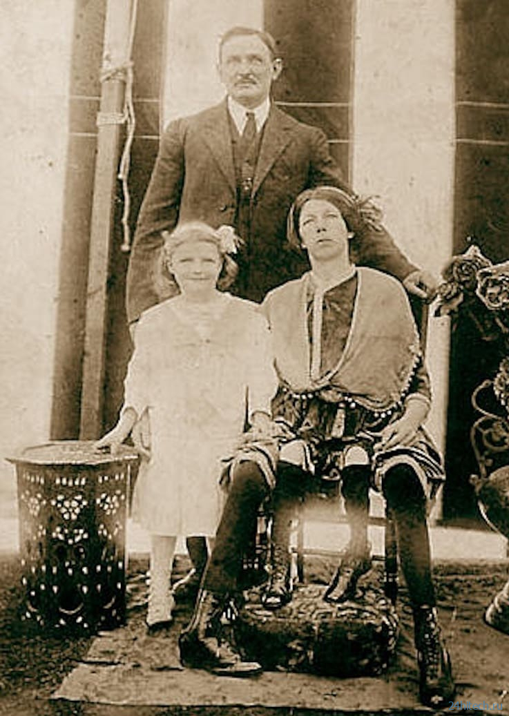 Cô gái có 4 chân, sở hữu cơ thể đặc biệt: 2 Cô gái có 4 chân, sở hữu cơ thể đặc biệt: 2