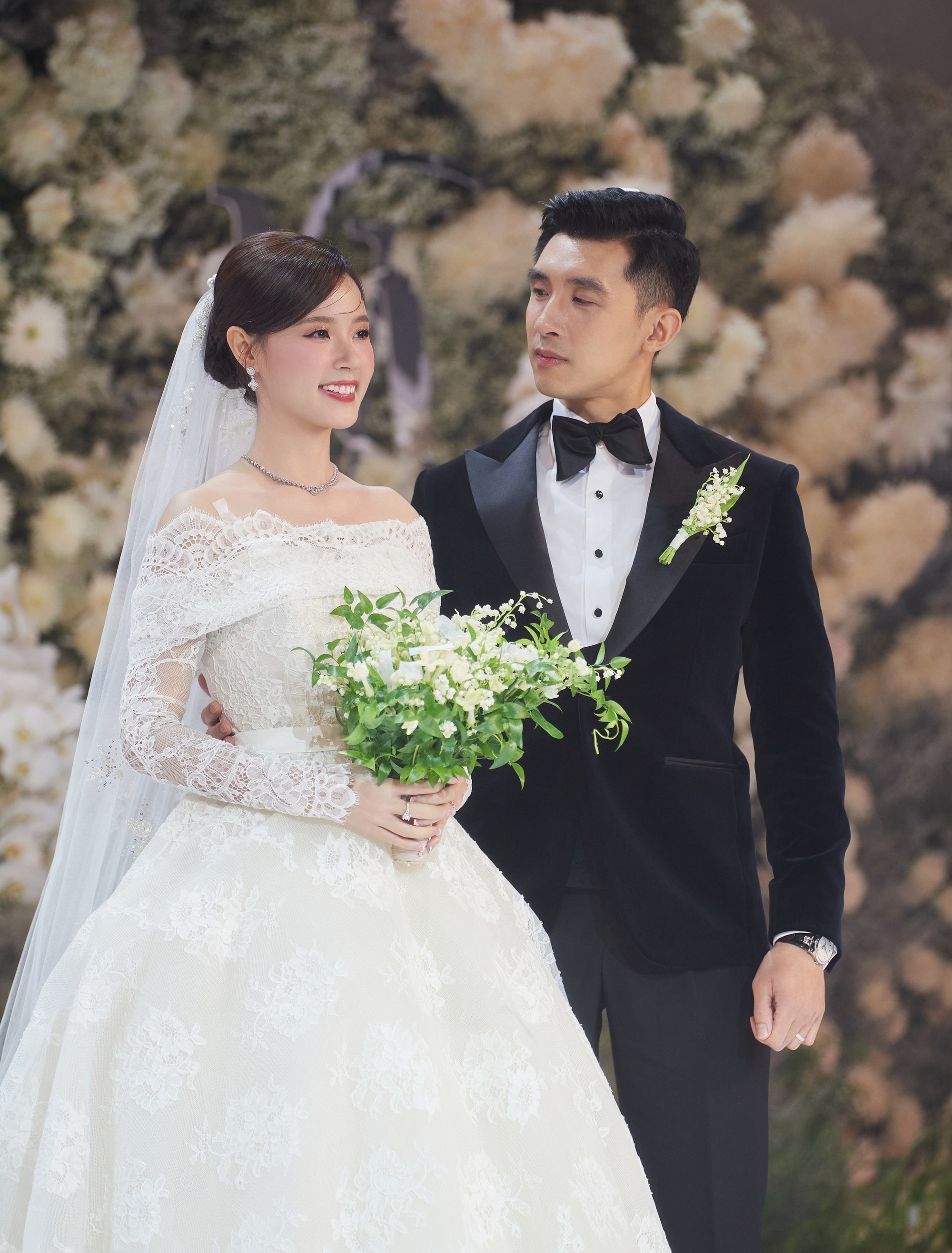 "Tiệc cưới lần 2" của Midu: Cặp đôi phát "vũ trụ cẩu lương", thiếu gia Minh Đạt si mê vợ ra mặt! a3 17196731237781347584414 1719736575717 17197365805321931288253 1751192603660527142772 1751193926174 17511939266971653174393