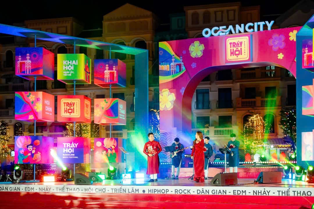 a3-1739409653-226-width1080height720 Không gian âm nhạc lãng mạn tạo cơ hội cho các cặp đôi xích lại gần nhau hơn