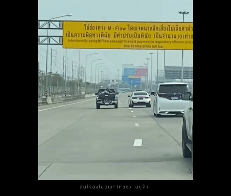 Xích mích ở trạm thu phí, tài xế BMW đuổi theo xe bán tải, camera ghi lại màn trả thù đáng sợ- Ảnh 1.