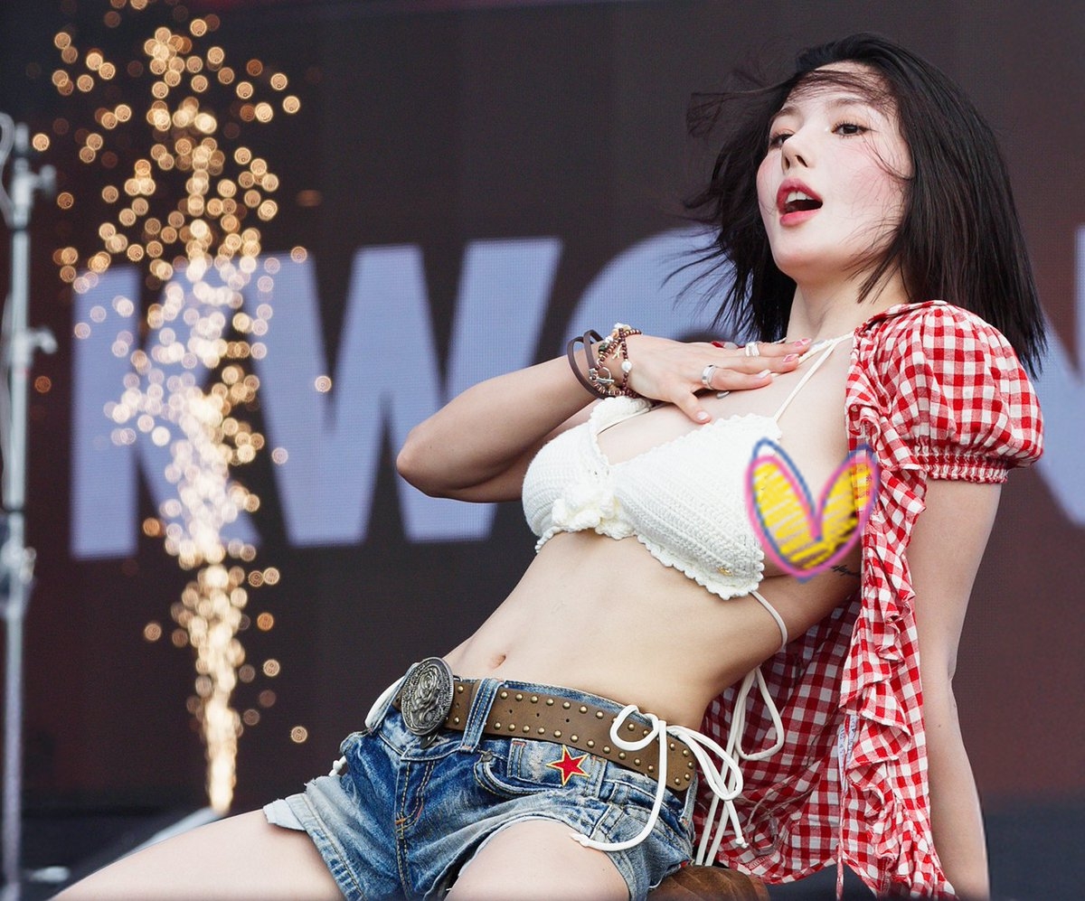 "Nữ thần sexy lễ hội té nước" gặp hậu quả kinh hãi vì ép cân quá đà a31 1756047391062 1756047391391539028508