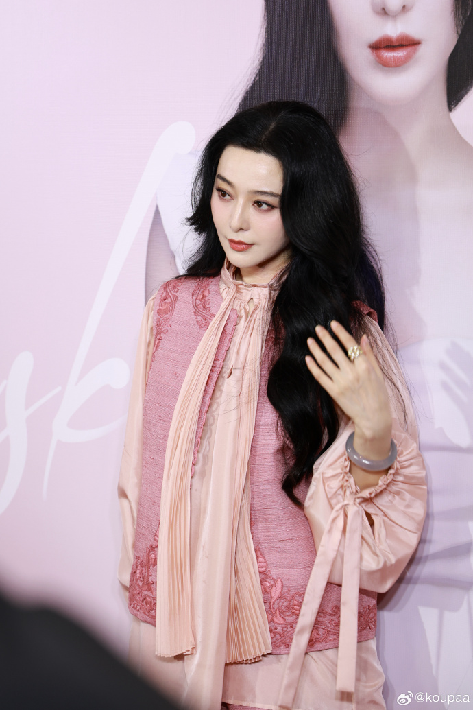 Phạm Băng Băng mặt bỗng biến sắc, khóc nghẹn giữa sự kiện- Ảnh 6.