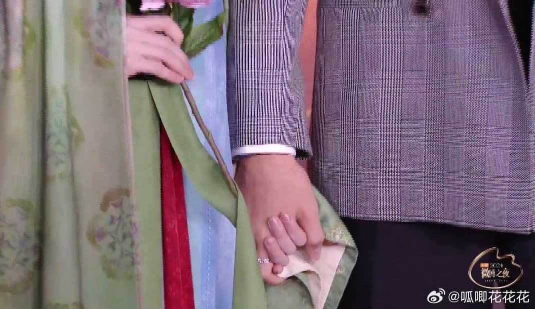 Hot nhất Đêm hội Weibo: Dương Tử - Lý Hiện làm hành động giống hệt Lâm Tâm Như - Hoắc Kiến Hoa Hot nhất Đêm hội Weibo: Dương Tử - Lý Hiện làm hành động giống hệt Lâm Tâm Như - Hoắc Kiến Hoa