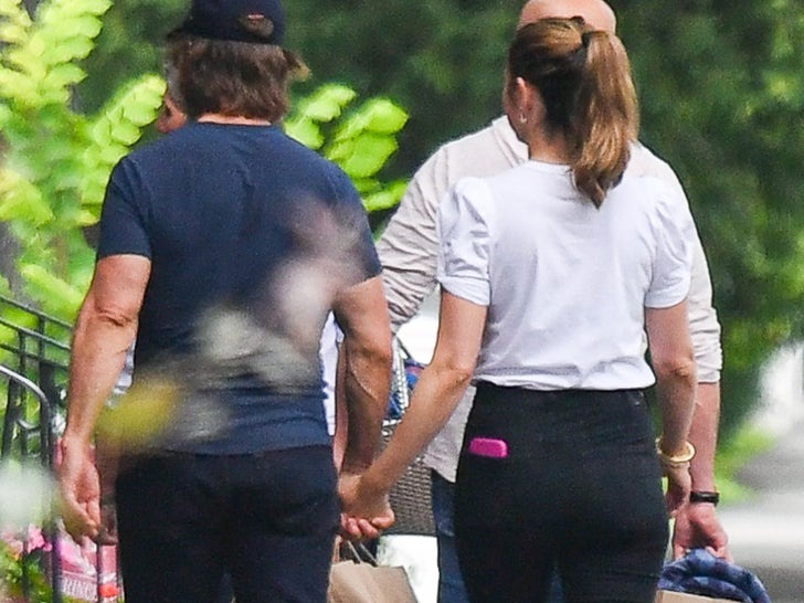 Tom Cruise chính thức công khai hẹn hò với Bond Girl kém 26 tuổi!- Ảnh 2. Tom Cruise chính thức công khai hẹn hò với Bond Girl kém 26 tuổi!- Ảnh 2.