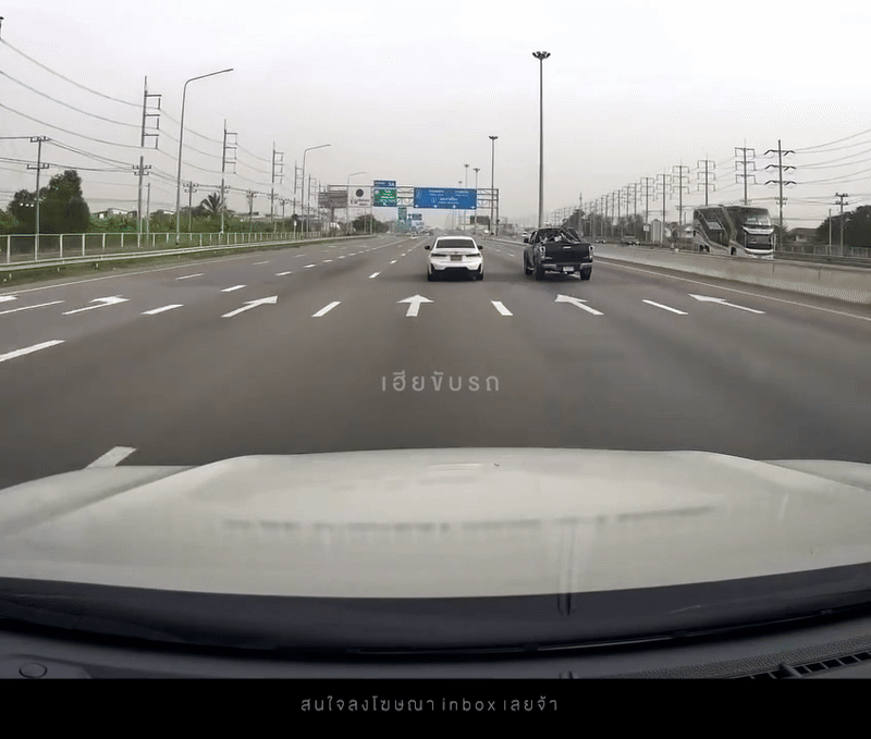 Xích mích ở trạm thu phí, tài xế BMW đuổi theo xe bán tải, camera ghi lại màn trả thù đáng sợ- Ảnh 2.