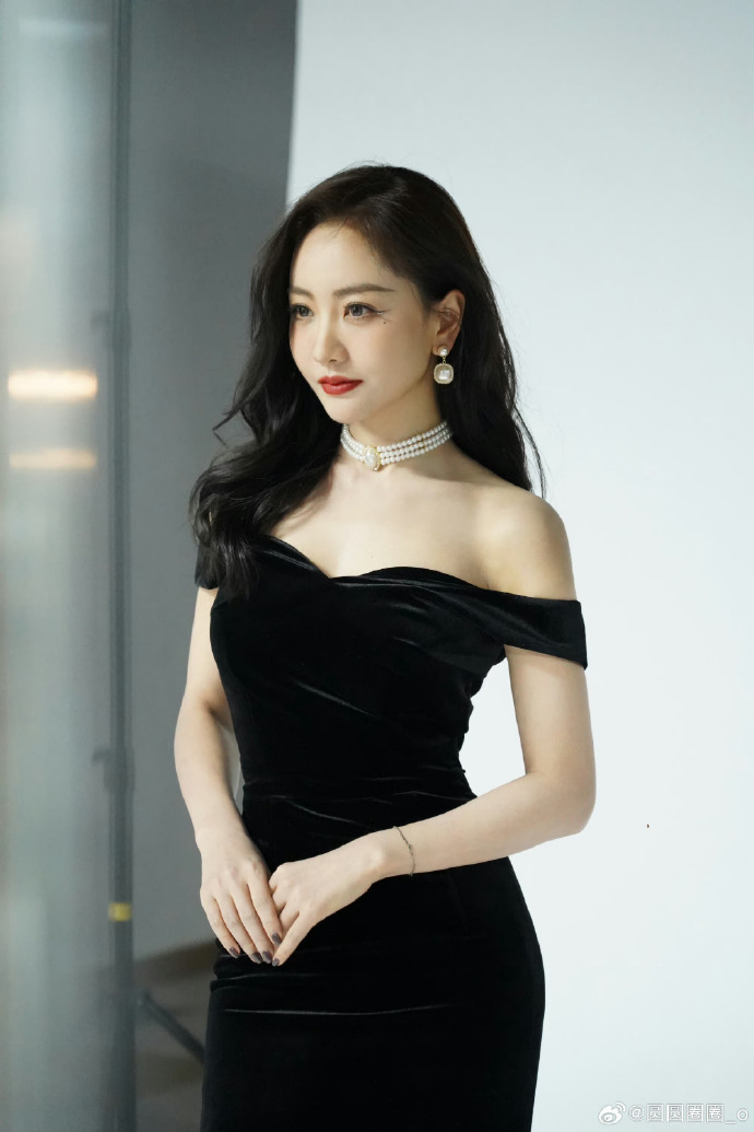 Mỹ nhân là ngoại lệ của đạo diễn drama nhất showbiz: “Chỉ cần cô ấy thấy vui là được!”- Ảnh 4. Mỹ nhân là ngoại lệ của đạo diễn drama nhất showbiz: “Chỉ cần cô ấy thấy vui là được!”- Ảnh 4.