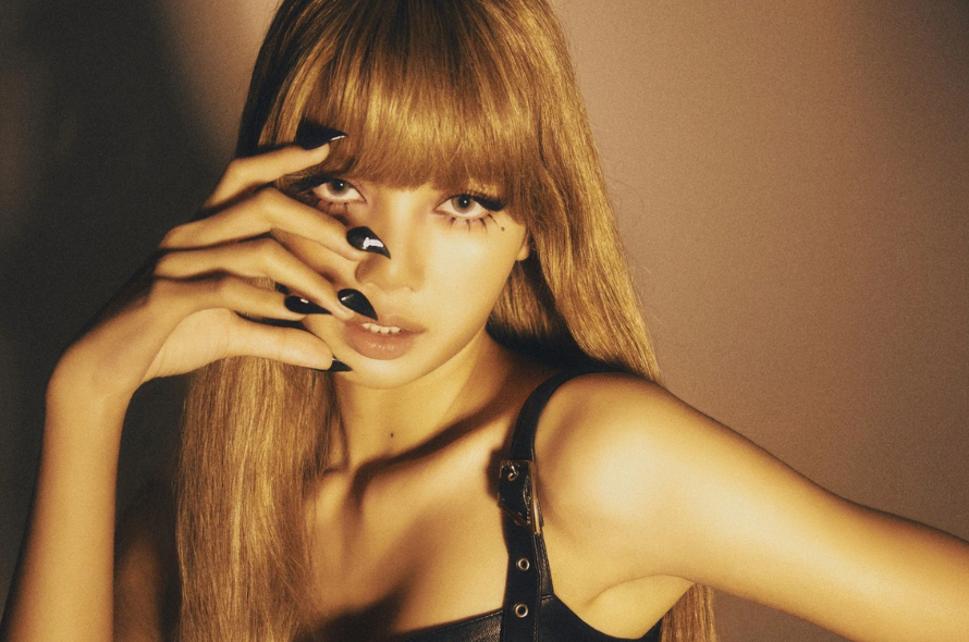 Lisa (BLACKPINK) giàu Lisa (BLACKPINK) giàu