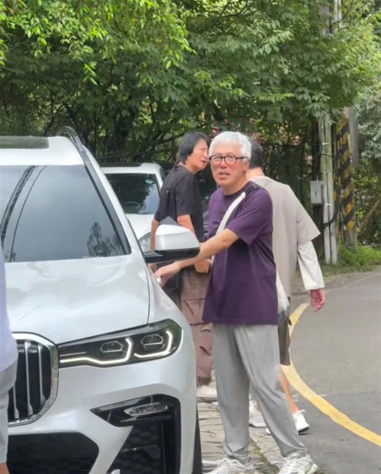 "Hoàng tử nhạc buồn" bị đồn ngoại tình 150 lần a47 17615853631411196417432 1761619522957 176161952324558450092