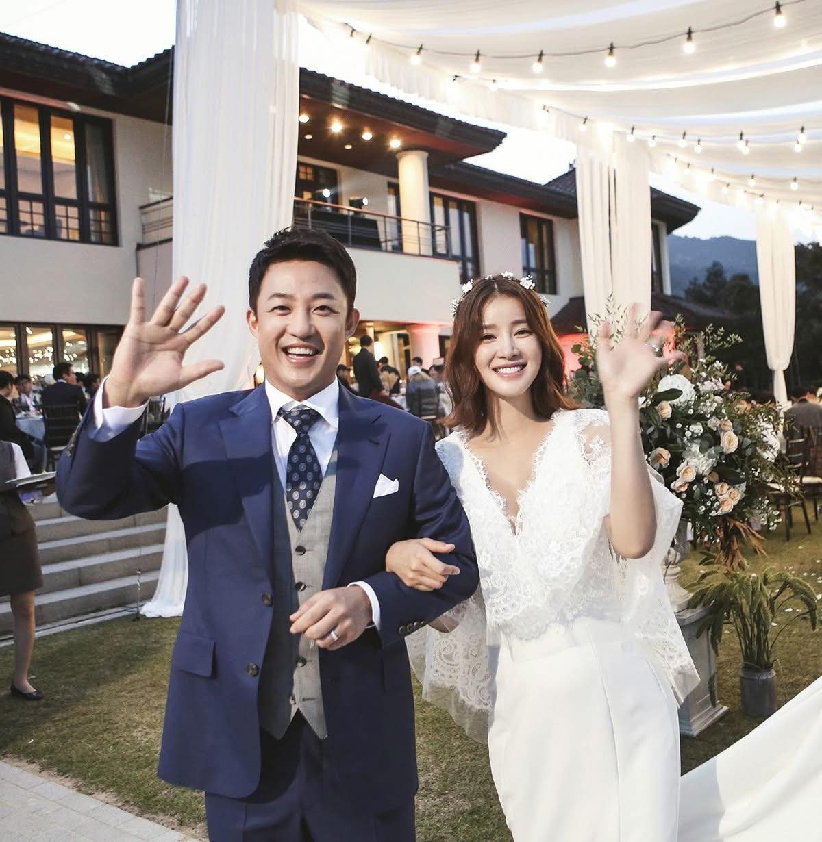 Mỹ nhân Vườn Sao Băng “bụng bầu vượt mặt” vẫn dầm mưa làm một việc cực sốc khiến dân tình phẫn nộ- Ảnh 5.