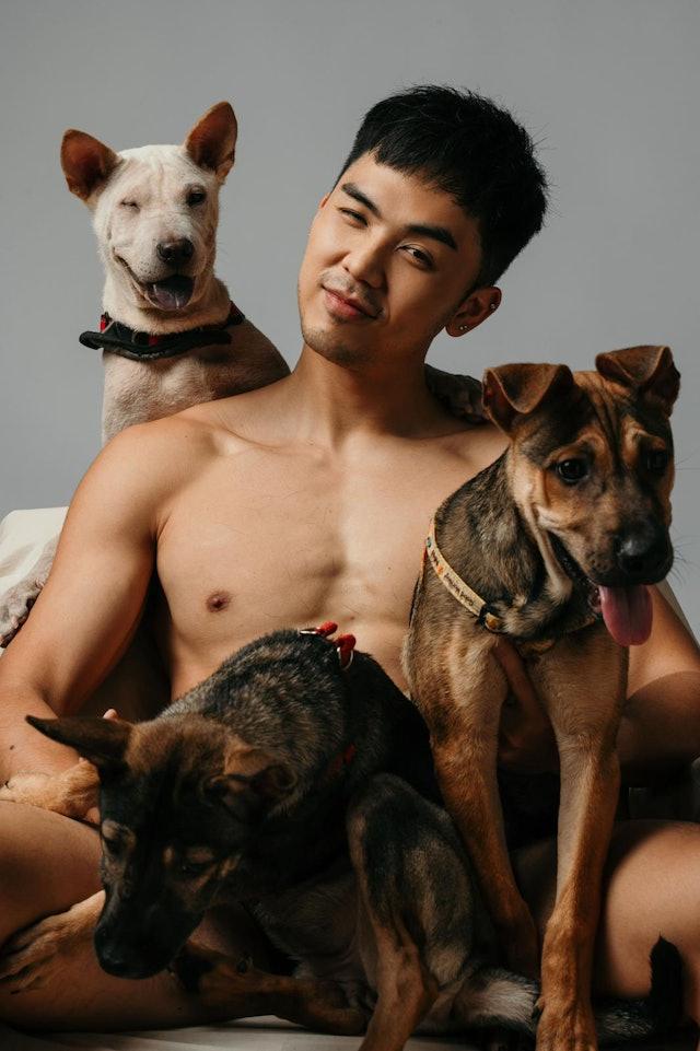 “Phò mã bạc tỷ” lộ ảnh nhạy cảm, vợ đại gia phản ứng thế nào?- Ảnh 1.