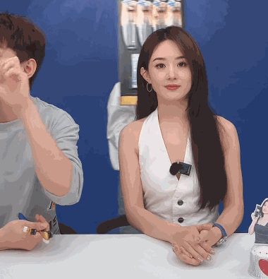 Triệu Lệ Dĩnh sao lại như thế này?- Ảnh 3. Triệu Lệ Dĩnh sao lại như thế này?- Ảnh 3.