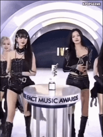 “Công chúa Kpop” bị tố tâm cơ, lúc nào cũng lăm le giật spotlight của đồng nghiệp- Ảnh 3.