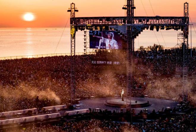 Những tai nạn kinh hoàng trên sân khấu: Trai trẻ bị màn hình 600kg rơi trúng, có người mất cả tính mạng- Ảnh 18.