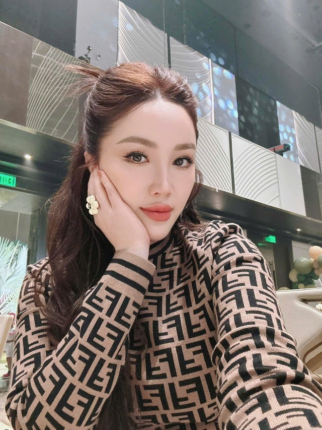 Sao nữ Việt giàu sụ từ khi 16 tuổi: Bố mẹ là trùm bất động sản, rơi vào trầm cảm vì cháy nhà- Ảnh 10.