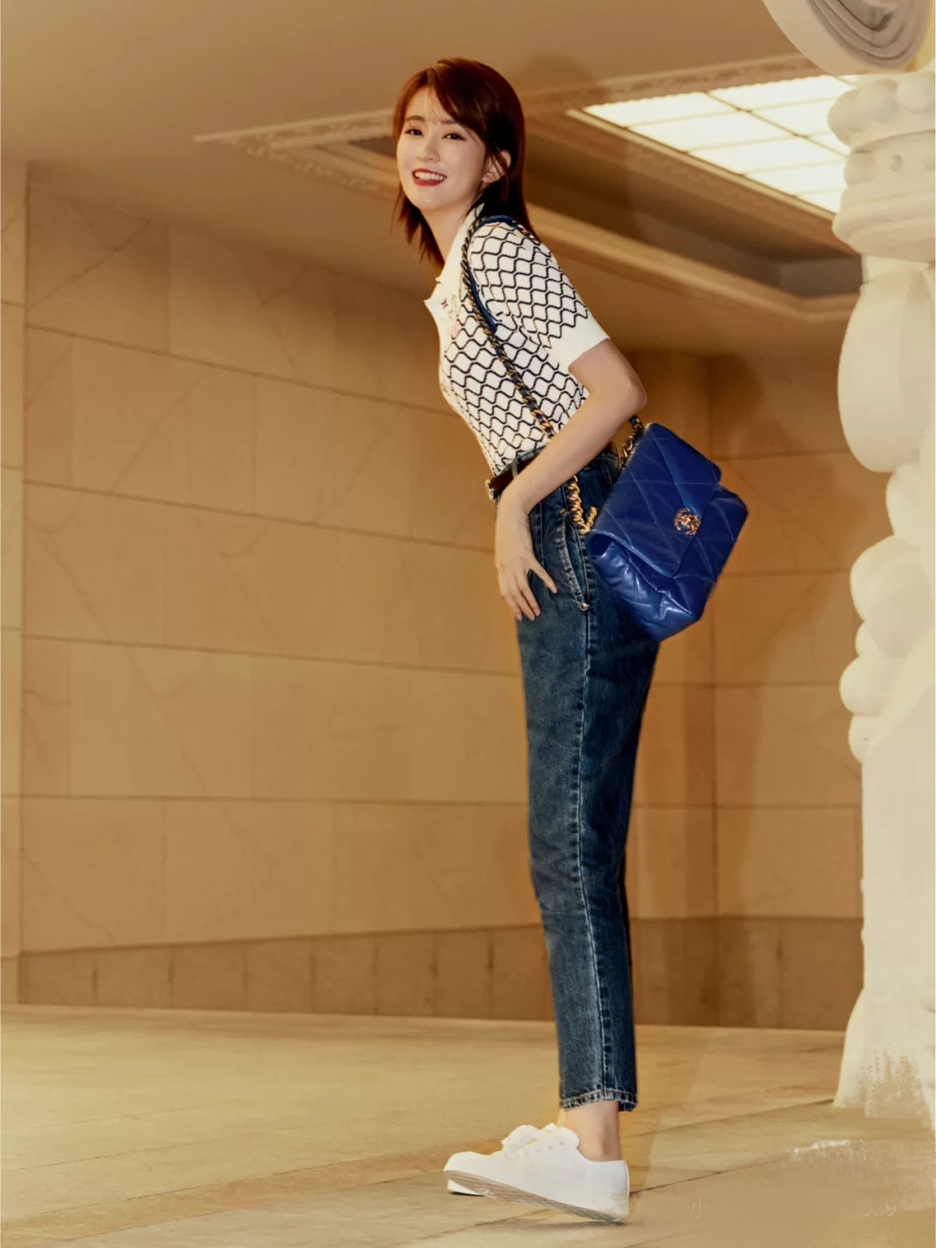 Mỹ nhân 9x lái Mercedes 5 tỷ đi làm, sống trong biệt thự rộng 1.200m2 giá 1.000 tỷ đồng, bí mật kết hôn với thiếu gia- Ảnh 9.