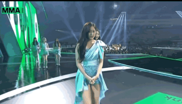 “Công chúa Kpop” bị tố tâm cơ, lúc nào cũng lăm le giật spotlight của đồng nghiệp- Ảnh 7.