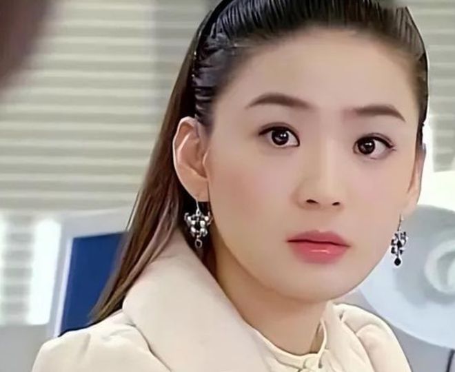 “Mẹ bỉm” số hưởng nhất Cbiz: Chồng từ chức chủ tịch để chăm vợ mới sinh- Ảnh 4.