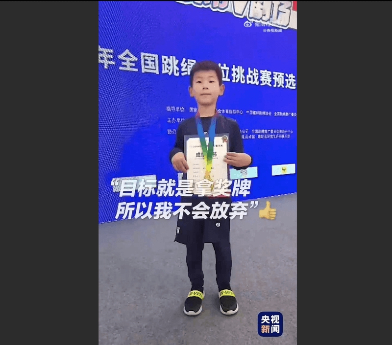 Video cậu bé gặp sự cố