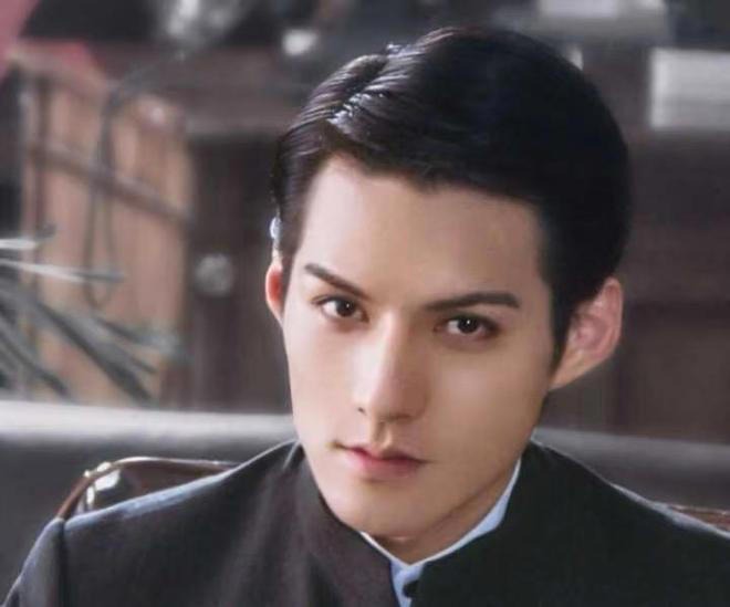 Showbiz có 1 mỹ nam đẹp đến Showbiz có 1 mỹ nam đẹp đến