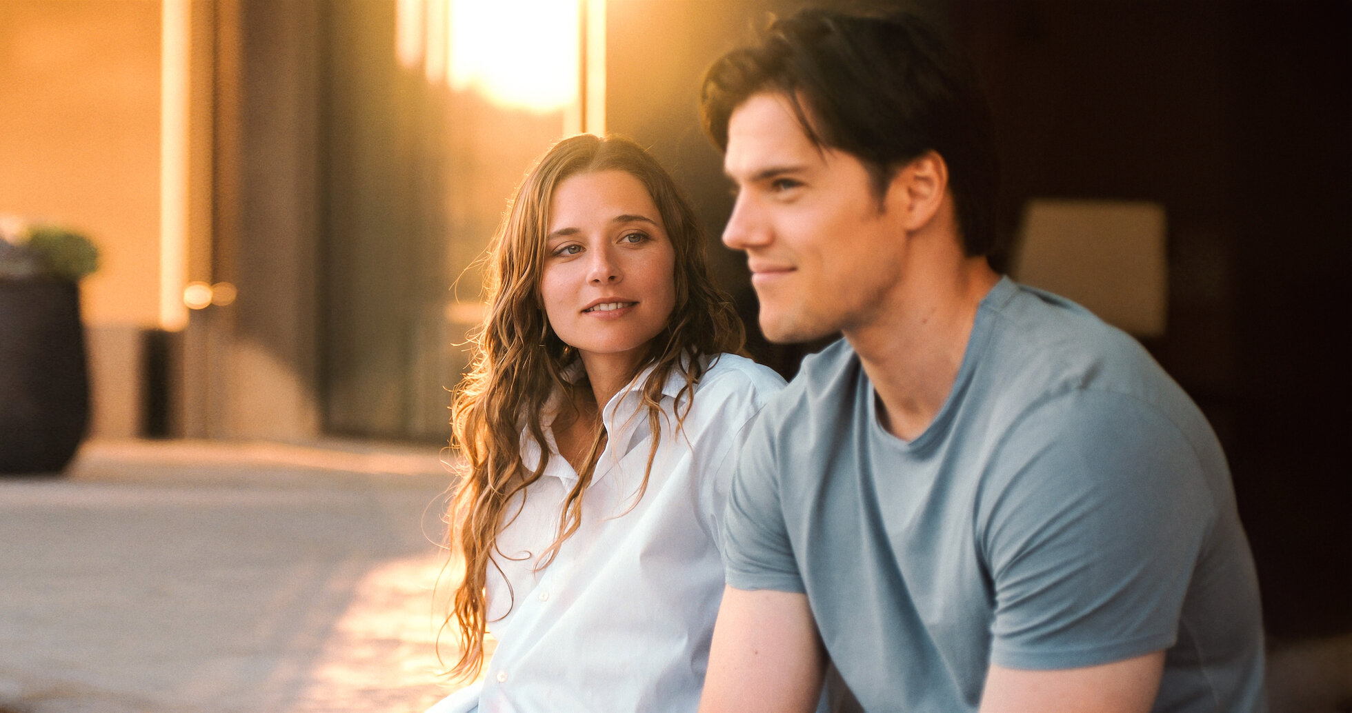 Phim ngôn tình mới chiếu 1 ngày đã chiếm top 1 toàn cầu: Cảnh nóng đẹp nhất 2025, cặp chính sao mà ngọt thế!- Ảnh 3.