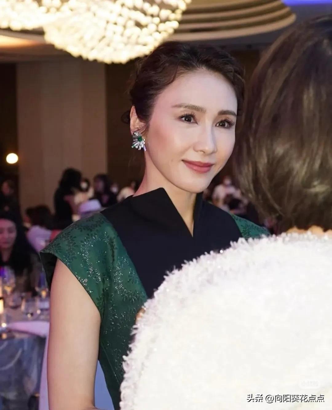 Phu nhân hào môn Lê Tư khoe ảnh mặt mộc ở tuổi 53: Nhan sắc sau phẫu thuật thẩm mỹ gây chú ý- Ảnh 6.