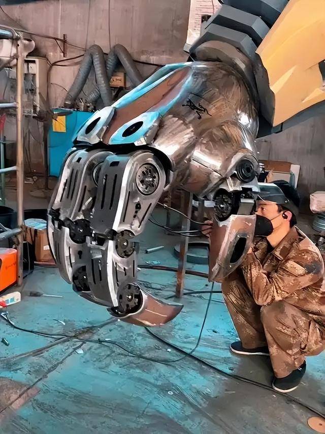 Lại có thêm chuyện không tưởng ở thành phố “một tầng xây ba ngày” ở Trung Quốc: Chỉ có ở trên phim- Ảnh 2.